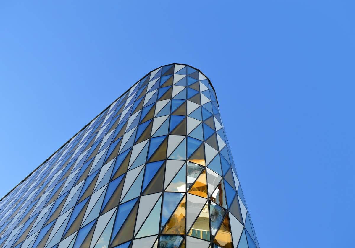 雷速体育官网首页-利雅得胜利晒队内庆祝马内非洲杯夺冠，C罗为他切蛋糕