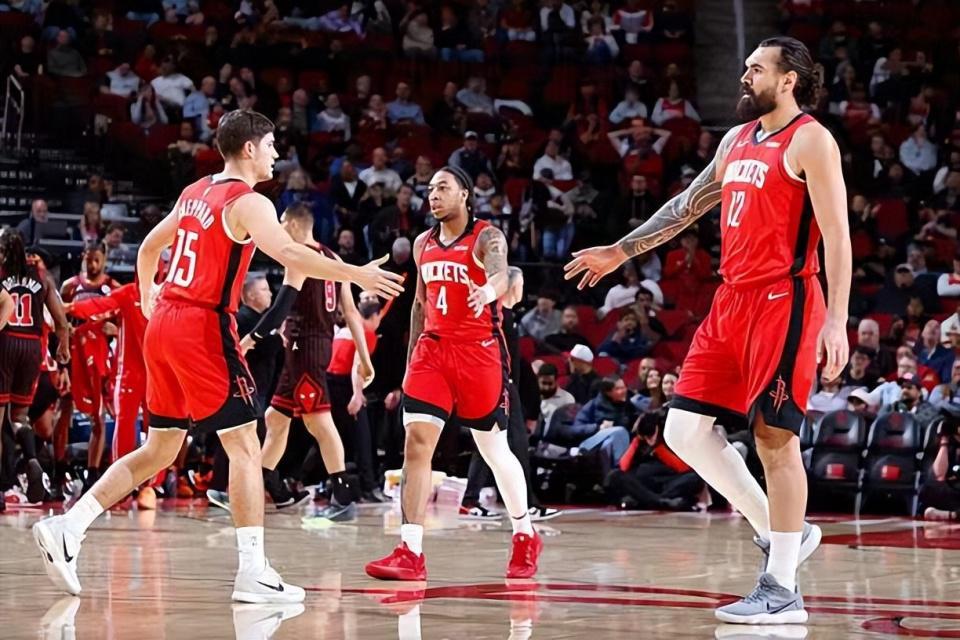 雷速体育比分直播-成功填补了火箭一号位的短板，但后场新星接下来还能继续出场吗？