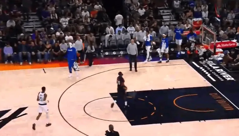 雷速体育直播官网入口-太阳首节33-29领先独行侠，奥尼尔11分&amp;amp;杰伦-格林返回更衣室