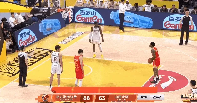 雷速官网-布朗砍下32分全场高喊MVP，广厦领先25分换上赵岩昊、苏若禹